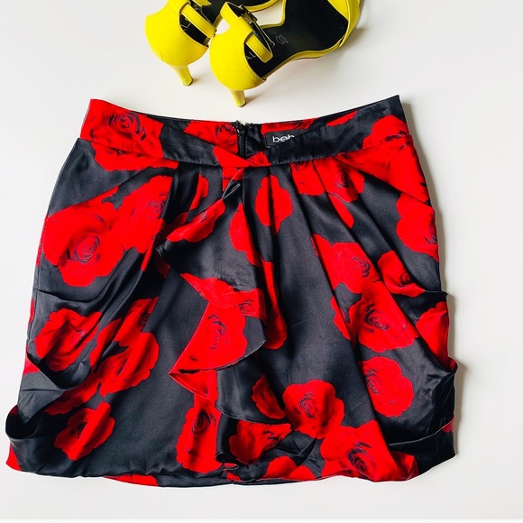 bebe Dresses & Skirts - BEBE Red Black Floral Skirt❤️🖤